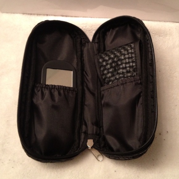 🚫SOLD🚫Travel make up brush kit💋 - Picture 2 of 3