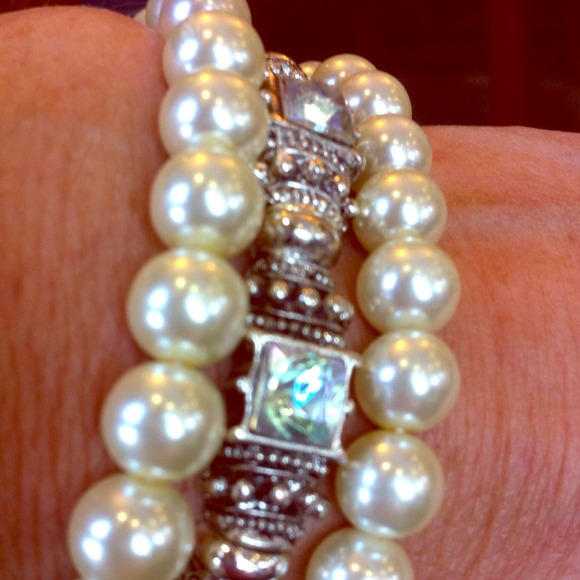 3 bracelet set 2 pearl, 1 rhinestone stretchy