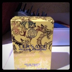 Versace yellow diamond perfume