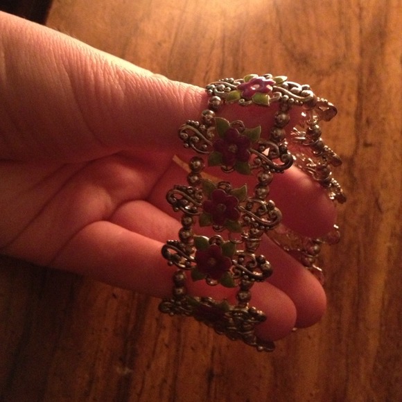Vintage looking bracelet bundle! - Picture 2 of 3