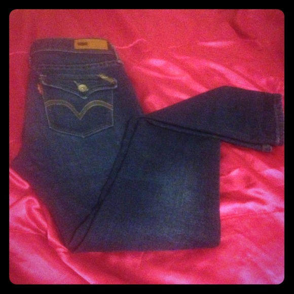 ❌SOLD❌ Levi's dark blue skinny's (: