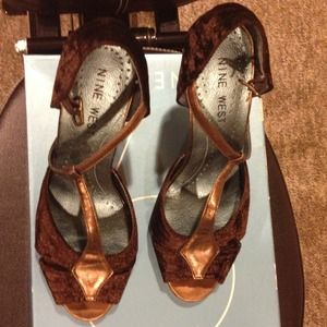 Nine West brown velvet pumps