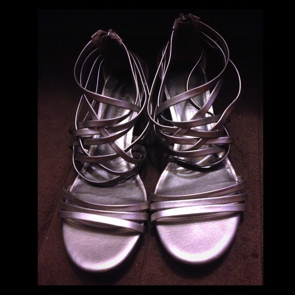 Silver sandals. - Picture 1 of 2