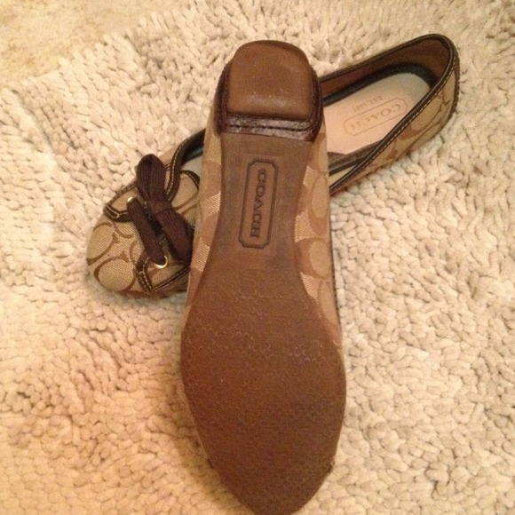 Shoes/flats - Picture 2 of 3