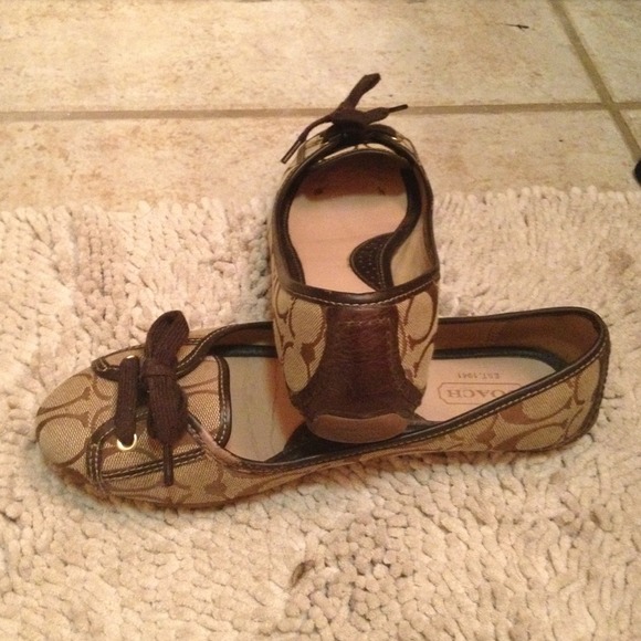 Shoes/flats - Picture 3 of 3