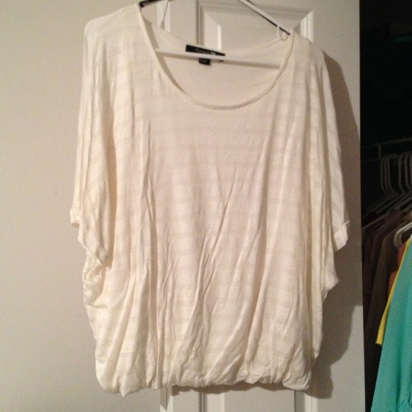 ⛔SOLD⛔Forever 21 White Top