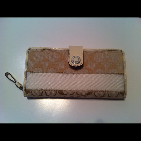 ❌Sold❌Coach wallet F47718