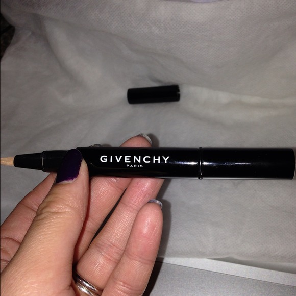Sold ! Givenchy light instant light concealer