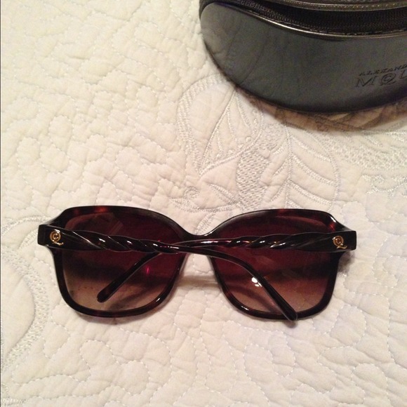Authentic Alexander McQueen Sunglasses - Picture 2 of 3