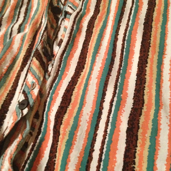 Thin button up - Picture 2 of 4