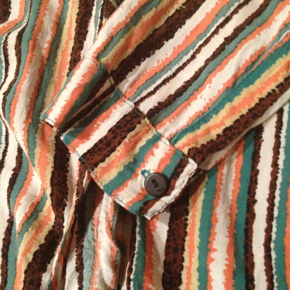 Thin button up - Picture 3 of 4