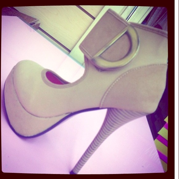 ❌SOLD❌ Platform nude heels