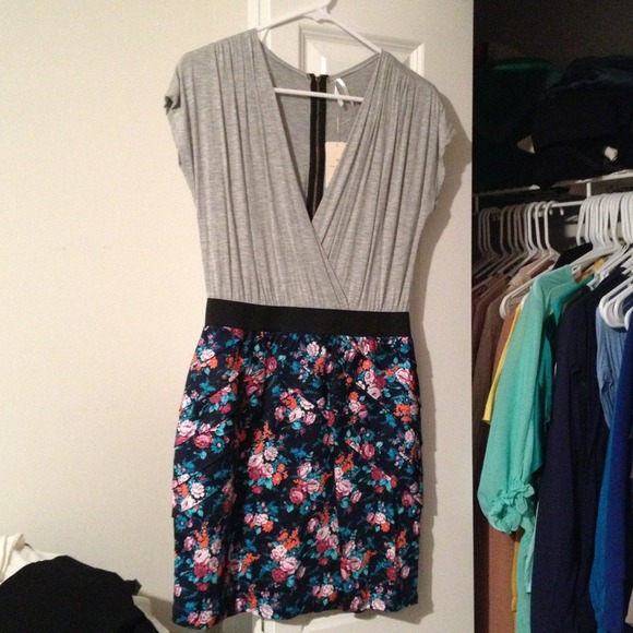 ⛔SOLD⛔Forever 21 Gray/Floral Dress