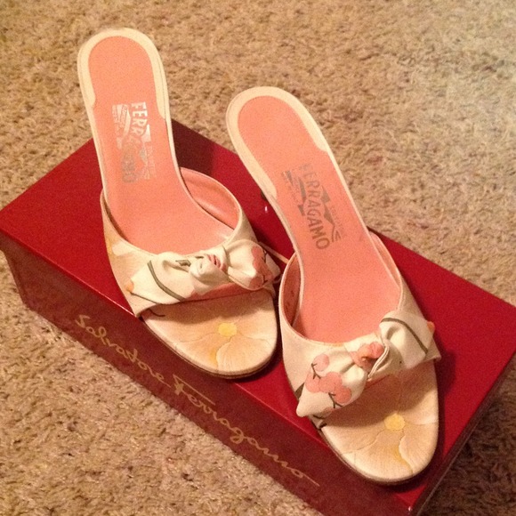 Ferragamo Magnolia Slip On Heel! Size 8.5