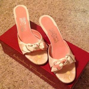 Ferragamo Magnolia Slip On Heel! Size 8.5