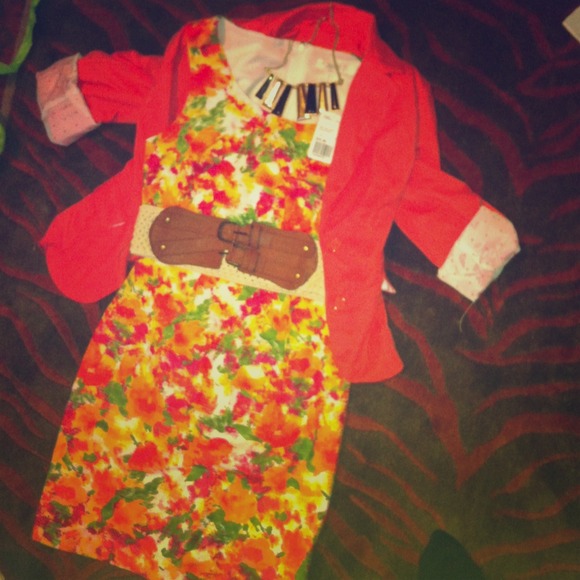 Nwt knee length floral dress