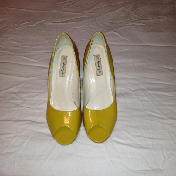 Heels✨Reduced✨ - Picture 2 of 3