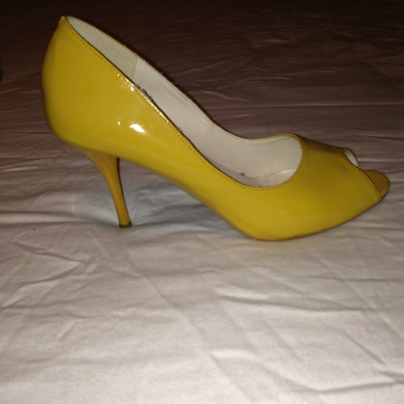 Heels✨Reduced✨ - Picture 3 of 3
