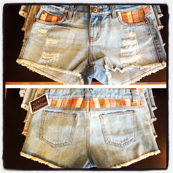Denim - Jean shorts with Aztec canvas print.