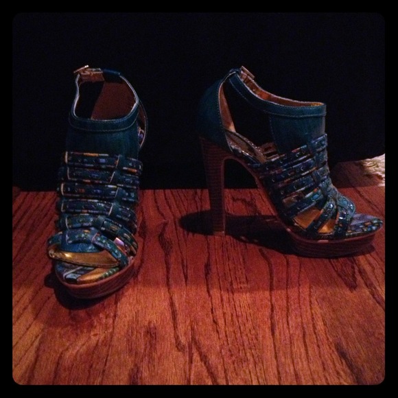 Green aztec heels