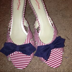 Red camel backless slip in