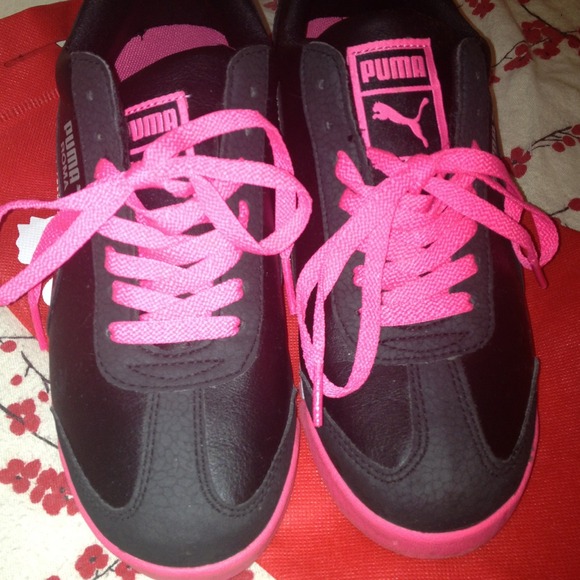 Authentic Puma Roma sneaks👟😍❤✨ - Picture 2 of 4