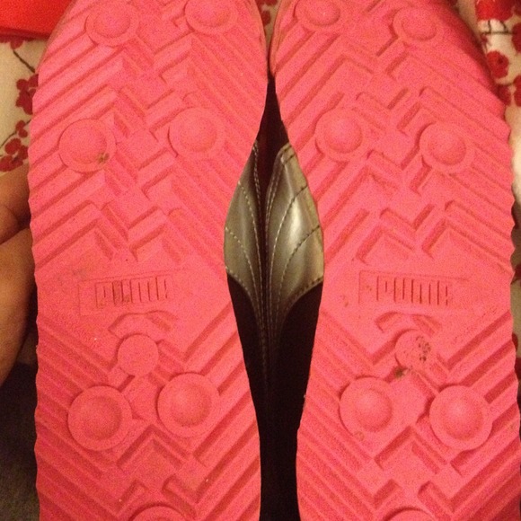 Authentic Puma Roma sneaks👟😍❤✨ - Picture 3 of 4