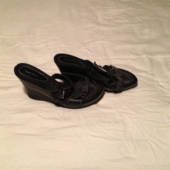 Wedges✨Reduced✨ - Picture 2 of 3