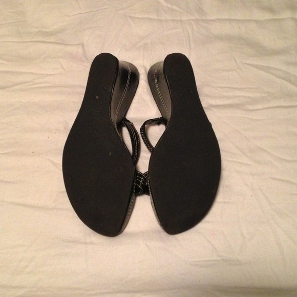 Wedges✨Reduced✨ - Picture 3 of 3