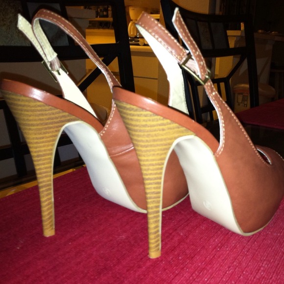 ️️🚧sold 🚧. Wetseal heels - Picture 2 of 4