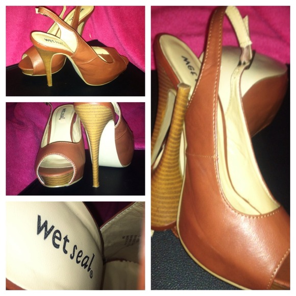 ️️🚧sold 🚧. Wetseal heels - Picture 3 of 4