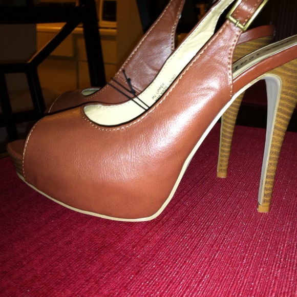 ️️🚧sold 🚧. Wetseal heels - Picture 4 of 4