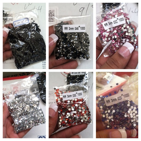 Flat back rhinestones w/ glue included