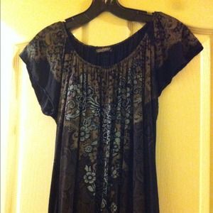 Cute Modern Top Size Small
