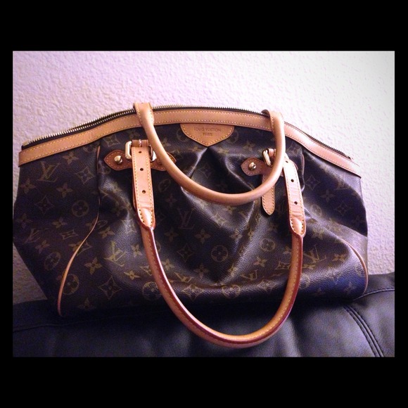 ❌SOLD❌Authentic Louis Vuitton Tivoli GM