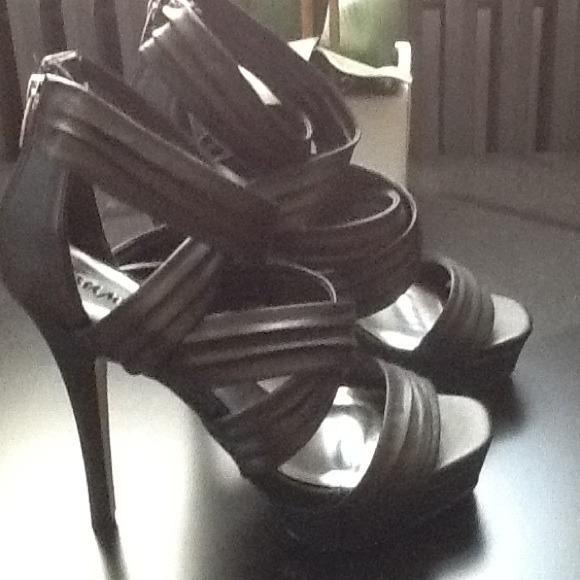 Bumper platform sandals