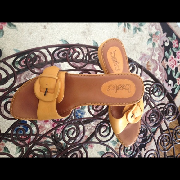 Leather step-in with padded sole. Stitch detail - Picture 1 of 4