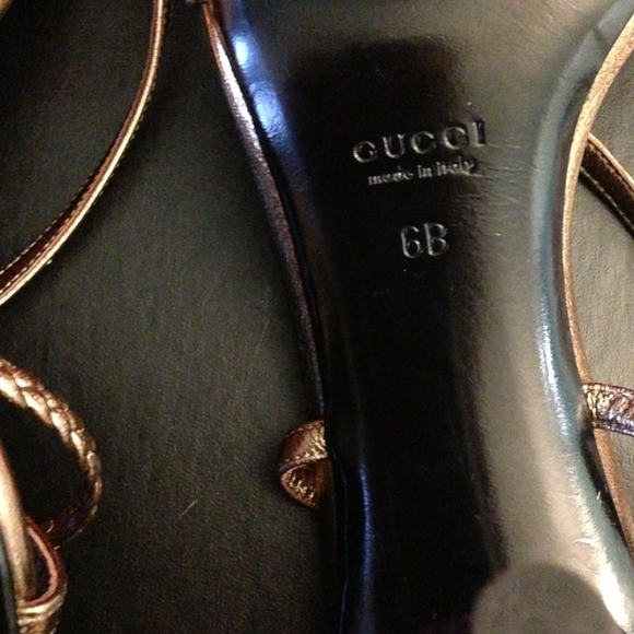 CLOSET CLOSED - Picture 3 of 4