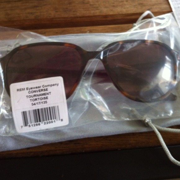 Converse tournament tortoise sunglasses NWOT - Picture 2 of 4