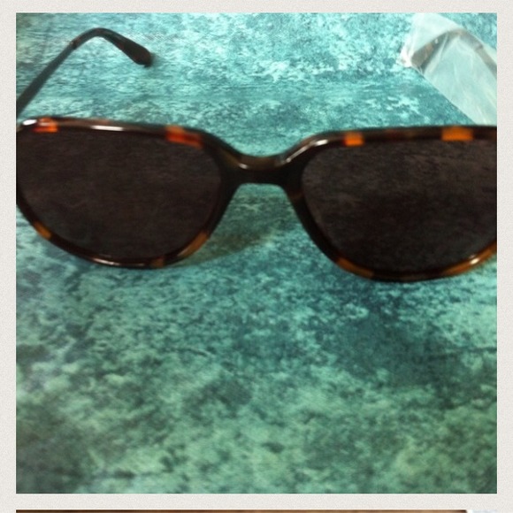 Converse tournament tortoise sunglasses NWOT - Picture 4 of 4