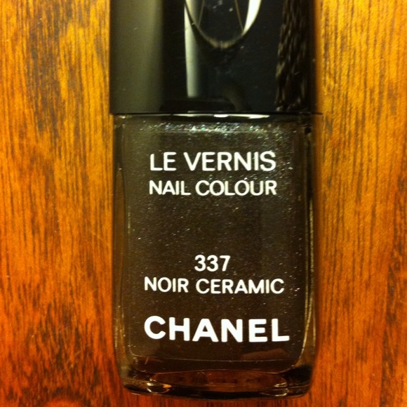 Bundle of 2 CHANEL nail polishes