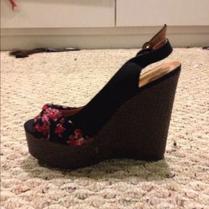 Floral print sling back wedges
