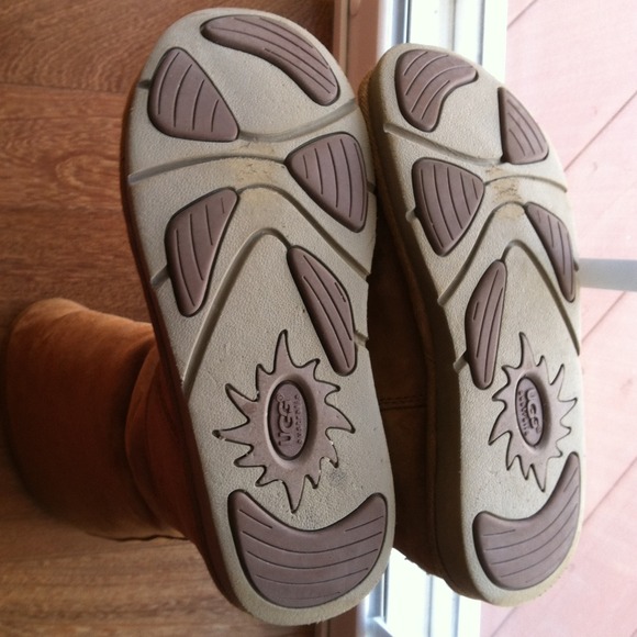 💥CHESTNUT COLOR UGG BOOTS💥 - Picture 2 of 4