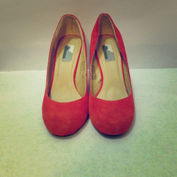 Worn only once, in great condition.