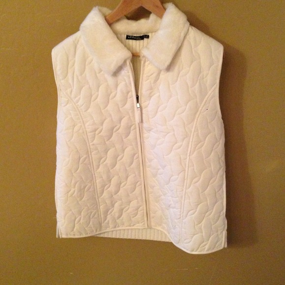 Quilted sweater vest with faux fur collar size 2X