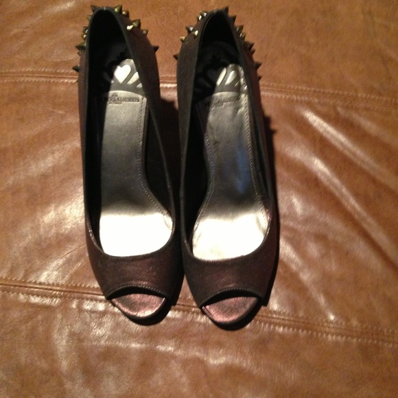 Fergalicious , studded pump - Picture 2 of 3