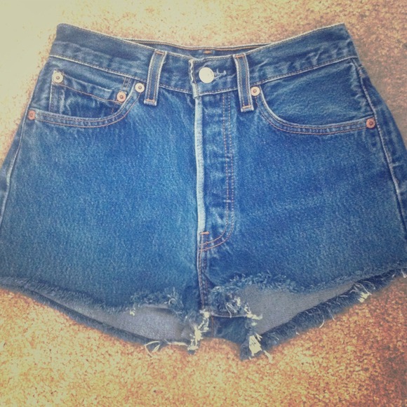 High wasted Levi shorts