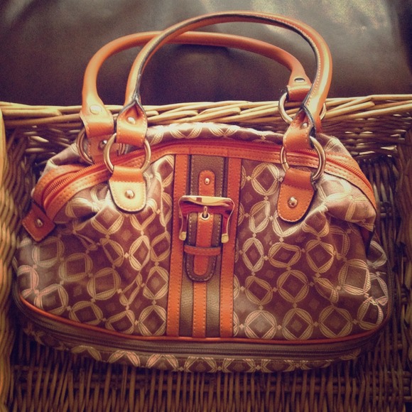 My favorite Spring/Fall Purse!