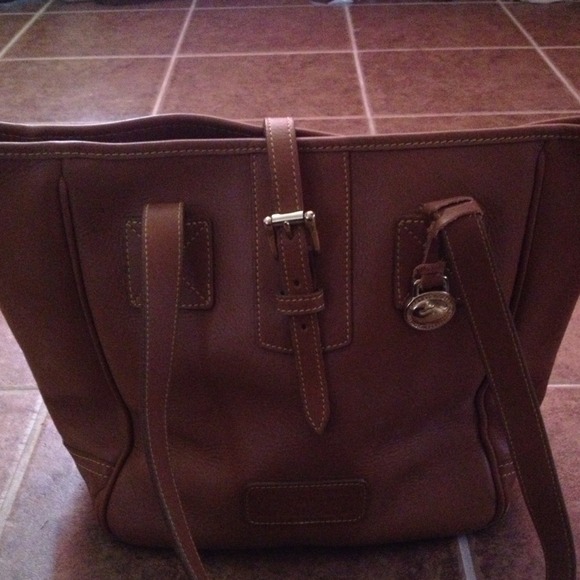 👜 REDUCED!! Authentic Dooney & Bourke Handbag