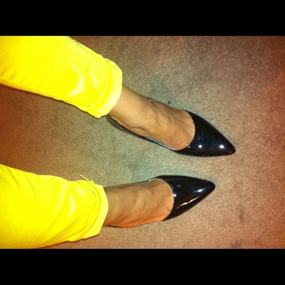 Jessica Simpson black patent leather pumps